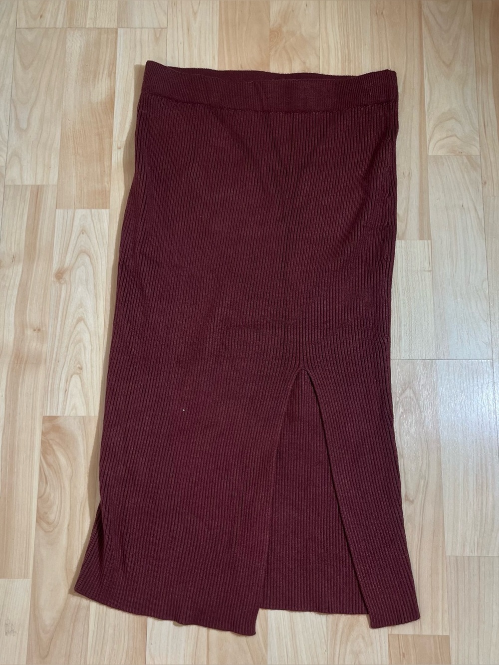 Abercrombie & Fitch burgundy midi skirt is a ribbed knit pencil style Size XS
